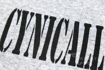 Серый крой с надписью «CYNICALLY ОPTIMISTIC»